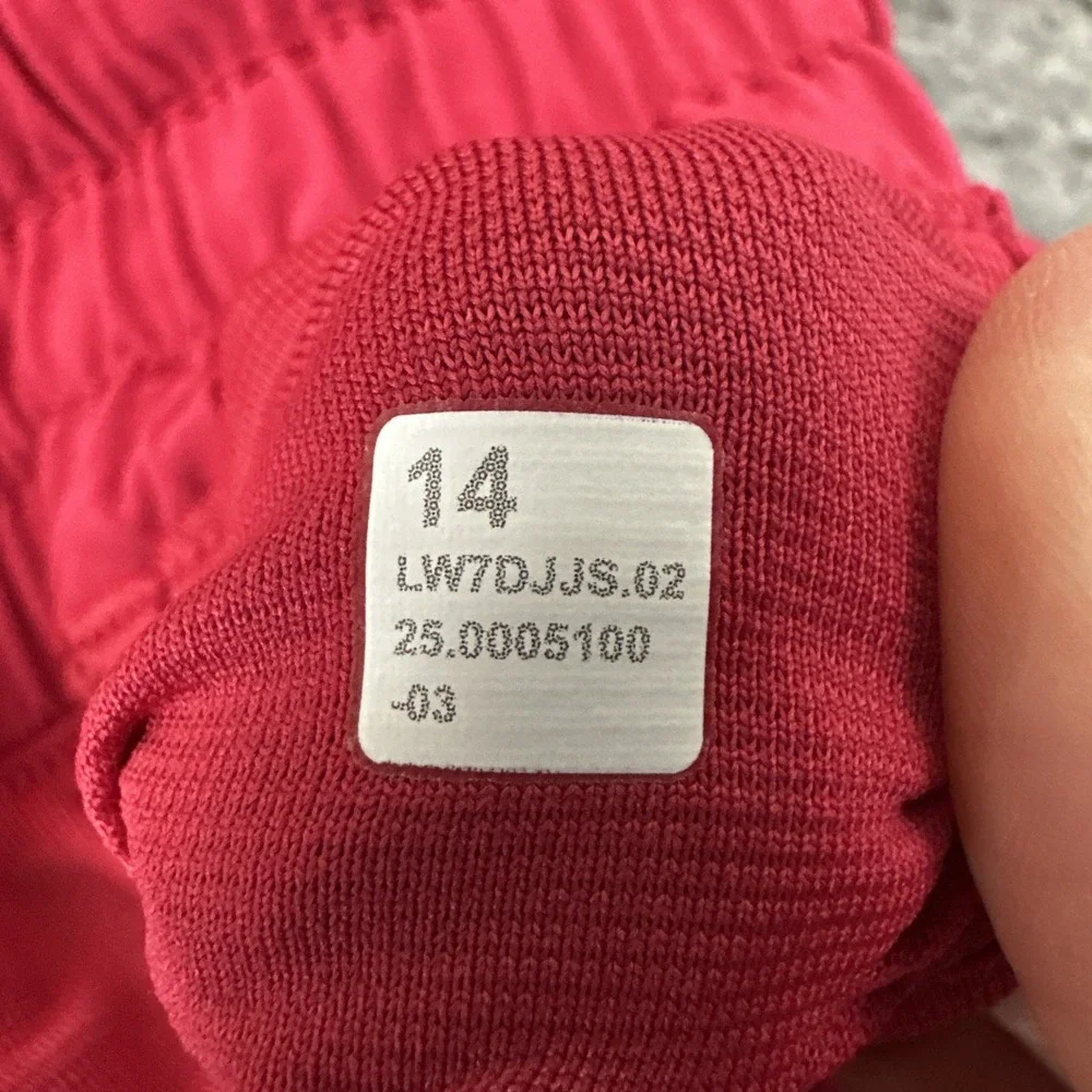 Lululemon Hotty Hot Shorts High Rise 2.5